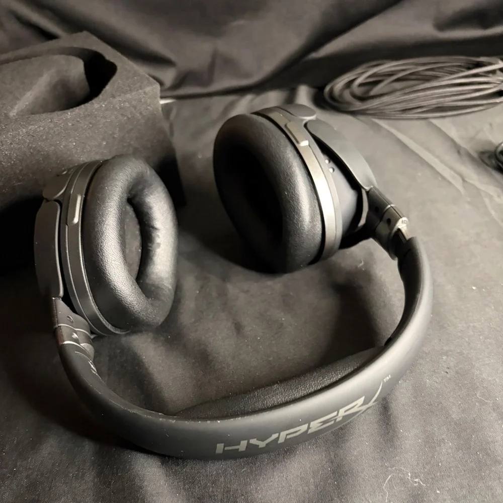 HyperX Cloud Orbit S Gaming Headset Box Accessories Parts Not Charging